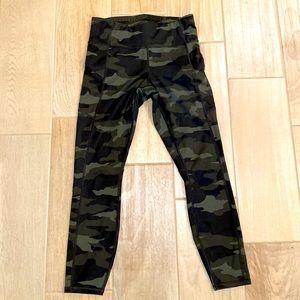 Athleta Camo Contender 7/8 Tight